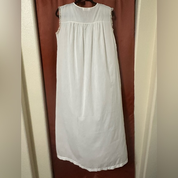 Vintage Barbizon Nightgown White with Blue Embroidery - Picture 3 of 9